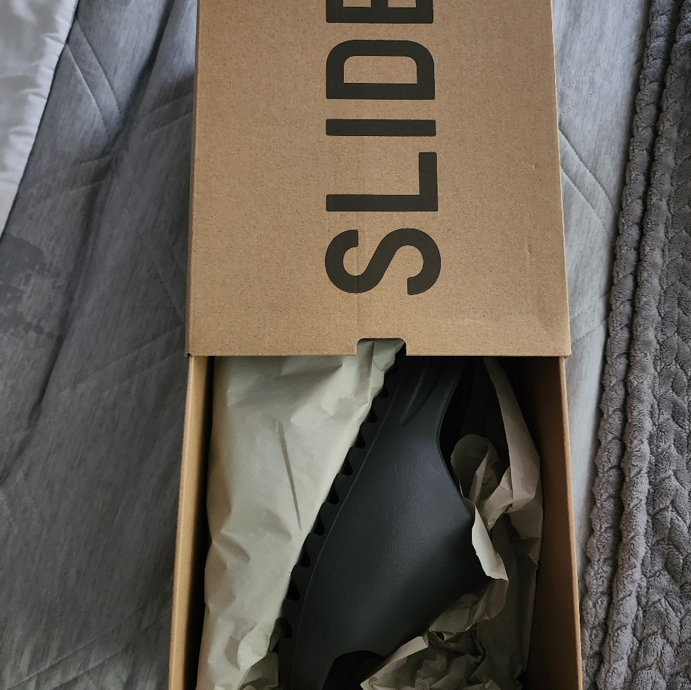 Shoes - Picture 2 of 7
